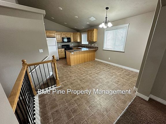 4th image of 1285 N Drystone Dr