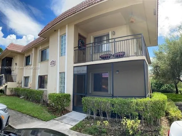 318 Lakeview Dr APT 104, Weston, FL 33326