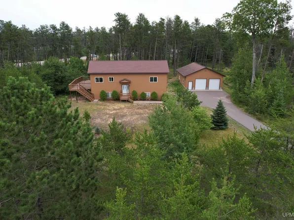 107 Chocolay Downs Golf Dr, Marquette, MI 49855