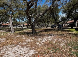 1302R Royal Oaks Trl, Rockport, TX 78382