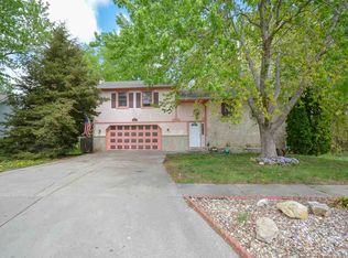 143 Robin Hood Dr, Junction City, KS 66441