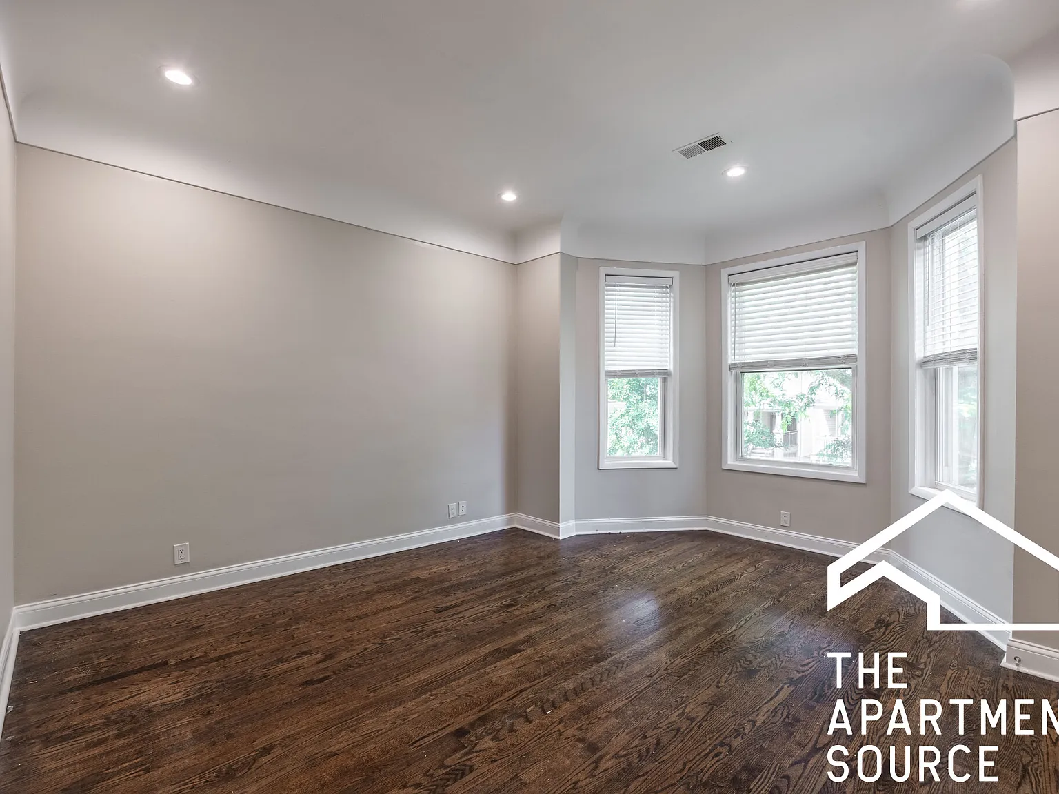 3 bed, 1100 sqft, $3,450 — Photo 1