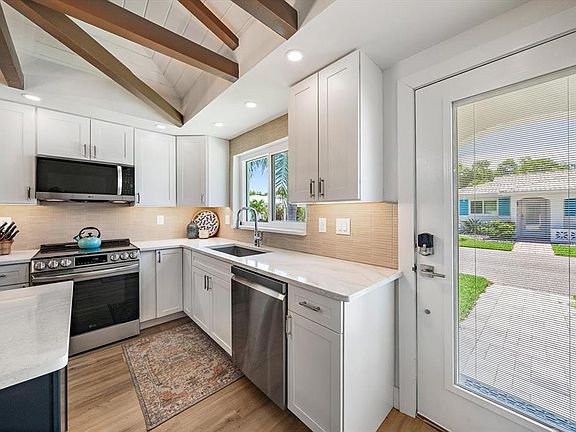 5th image of 711 SPANISH DRIVE S #211
