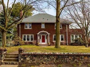 274 Kerby Rd, Grosse Pointe Farms, MI 48236