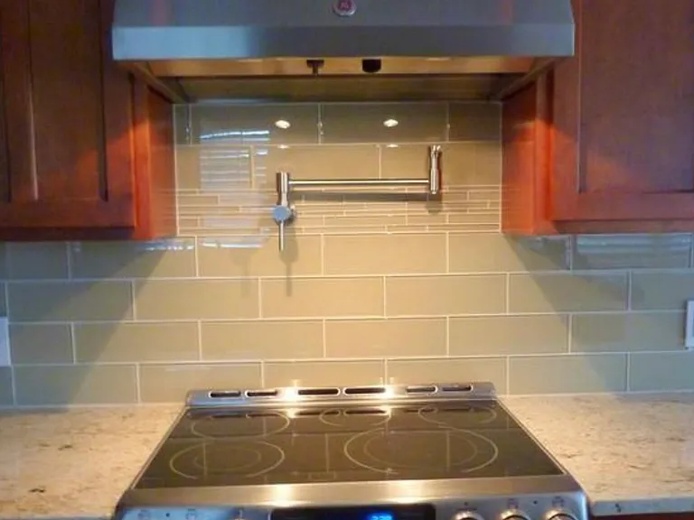 Electric stove and vent