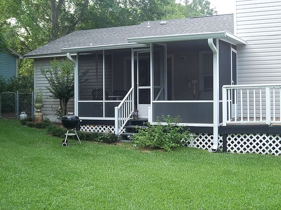 4th image of 1084 Lovers Ln N