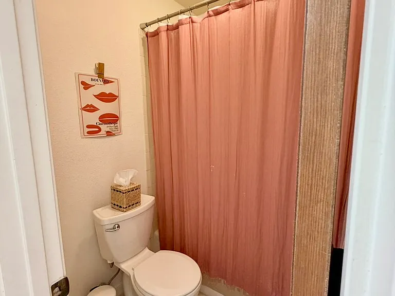 Toilet/shower in second floor bedroom en suite