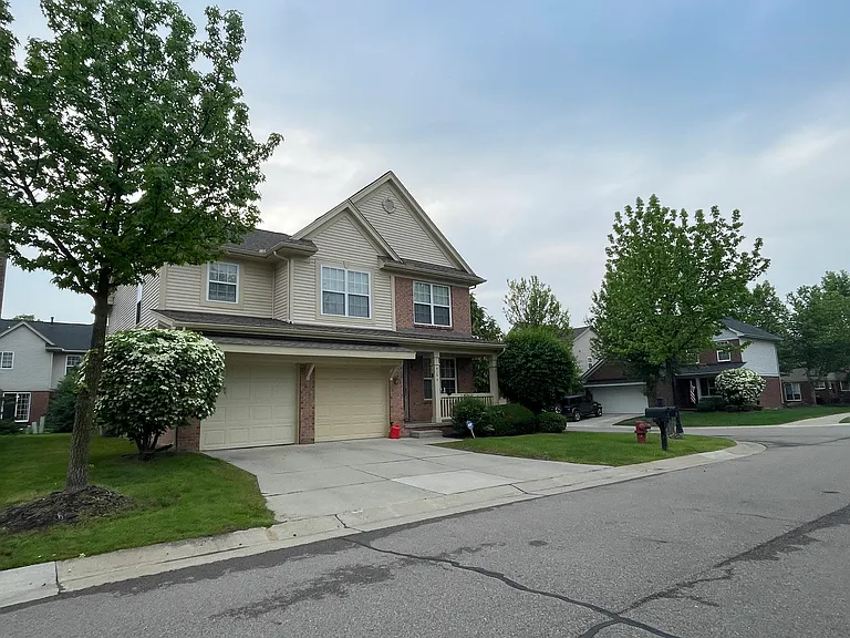 4134 Strathmore Ln — Photo 2