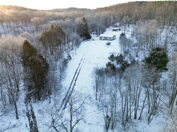 2224 Ocean Rd NE, Salineville, OH 43945