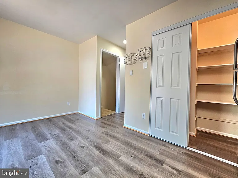8561 Southlawn Ct — Photo 6