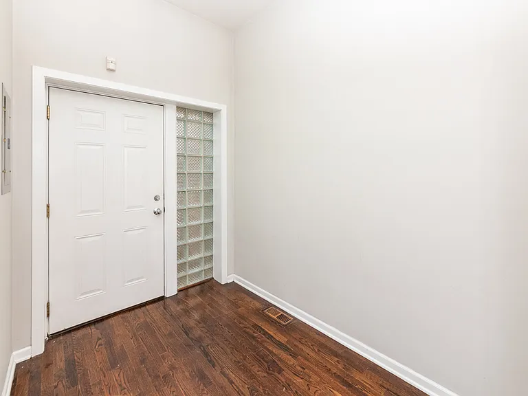 2207 W Race Ave #1 — Photo 9