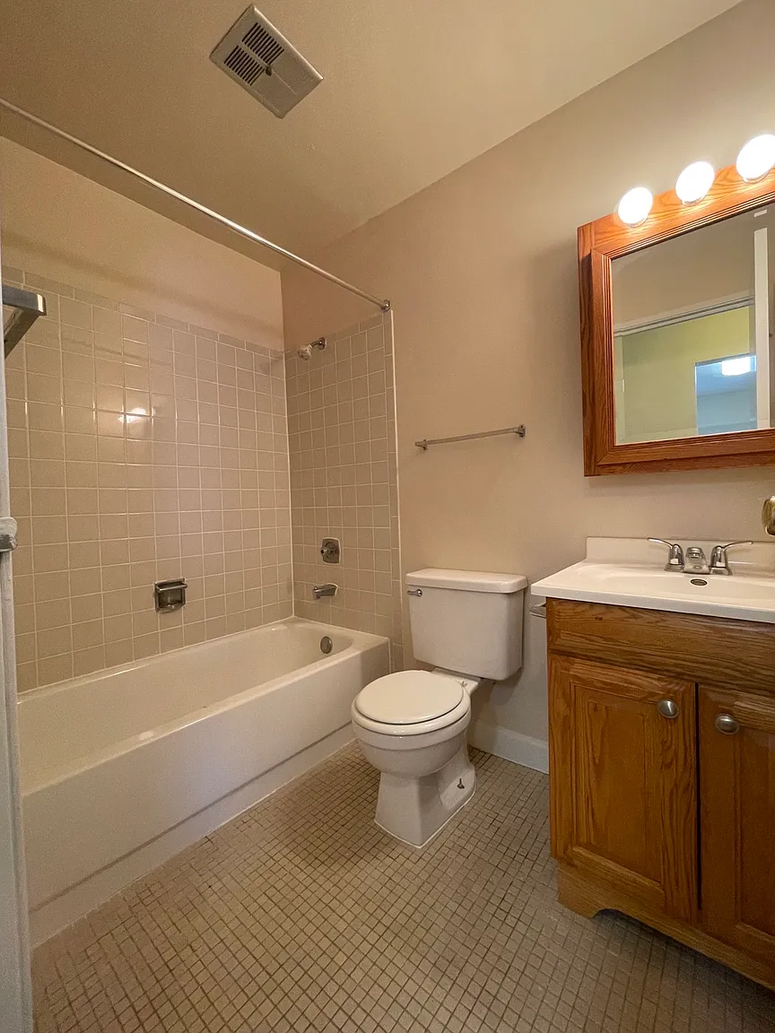 760 Court Of Birch APT 3 photo 1