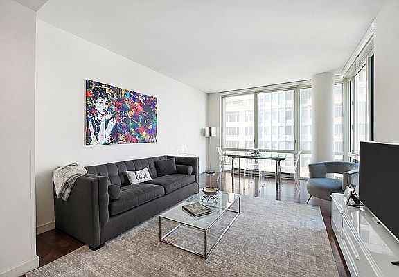 3rd image of 225 E 34th St APT 10H