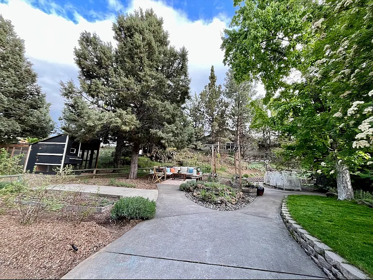 2374 NE Ocker Dr — Photo 10