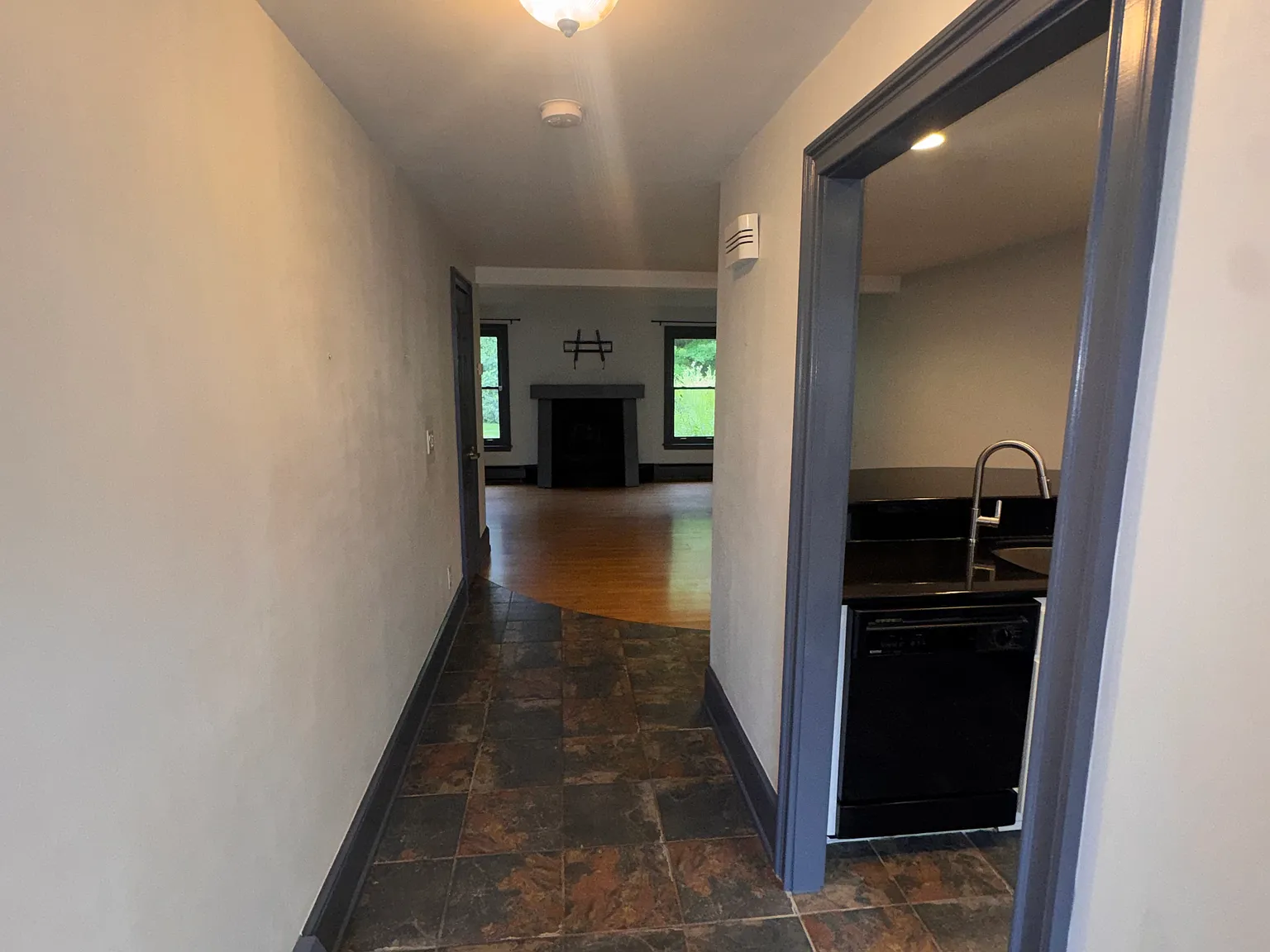 2 bed, 1.5 bath, 1176 sqft, $2,800 — Photo 2