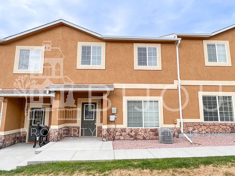 7661 Silver Larch Point — Photo 1