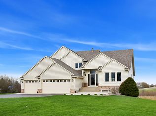 19430 Southfork Dr, Prior Lake, MN 55372