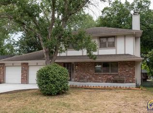 2924 SW Gainsboro Rd, Topeka, KS 66614