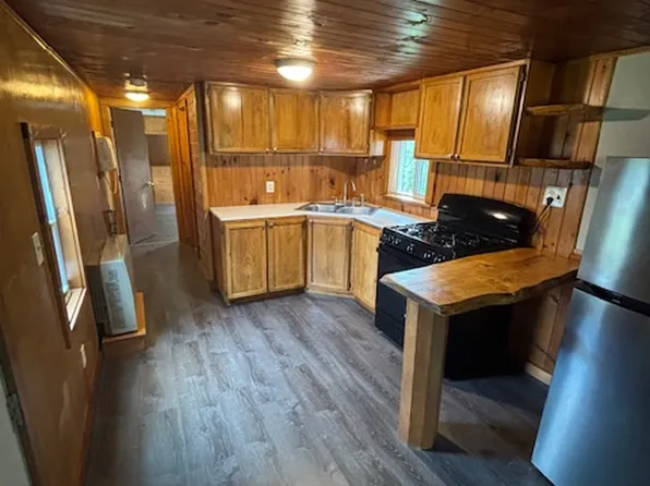 4 N Valley Rd, Amherst, MA 01002