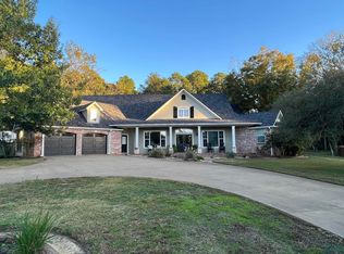 555 Honeysuckle Ln, Longview, TX 75605