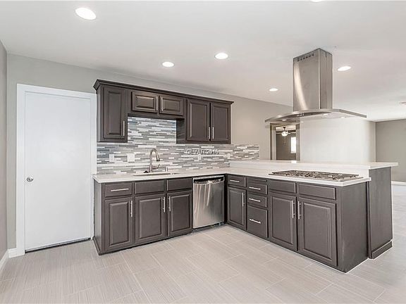 3rd image of 4676 Skyland Dr