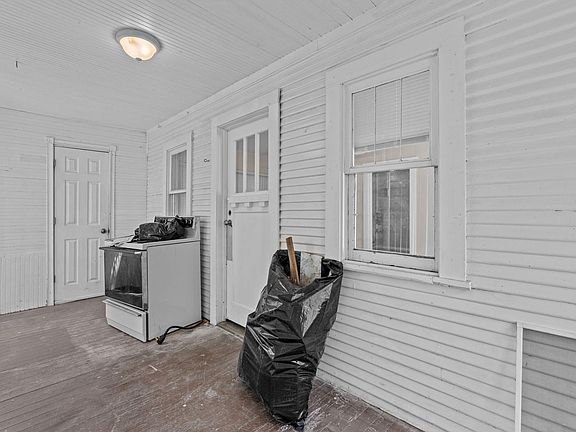 3rd image of 160 Park Ave #160