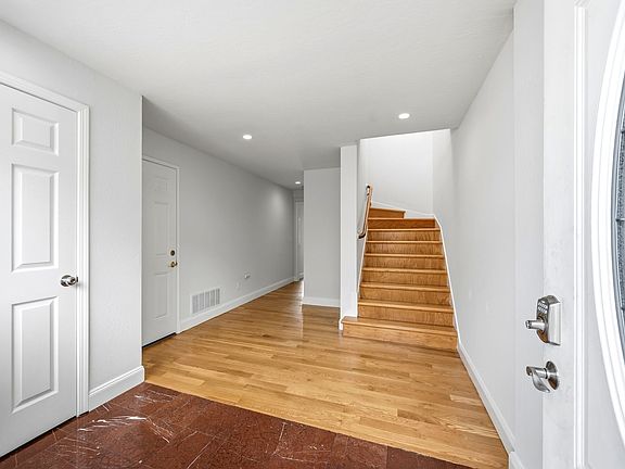 4th image of 407 Joost Ave