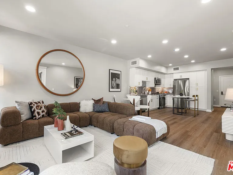 7428 Santa Monica Blvd #202 — Photo 11