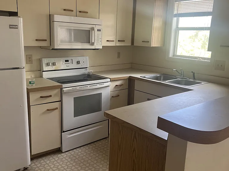 6801-4 Willowbrook Dr — Photo 3