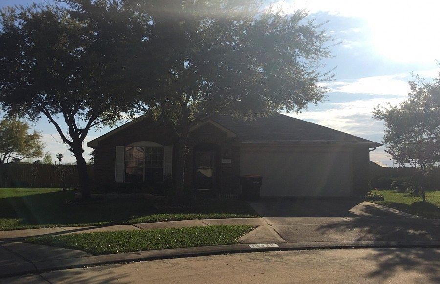 2nd image of 16950 Hampton Glen Ct