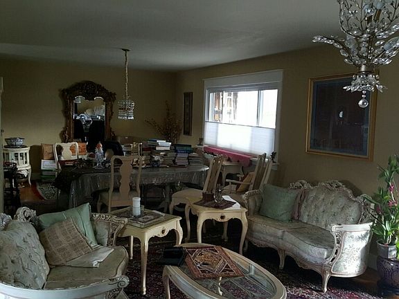 4th image of 11813 Charen Ln