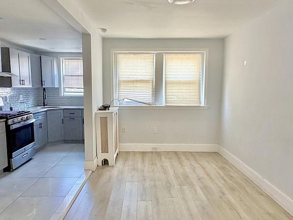 4th image of 2653 S Daggett St