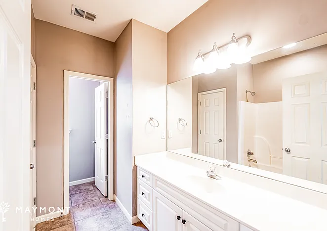 1104 Washington Dr — Photo 7