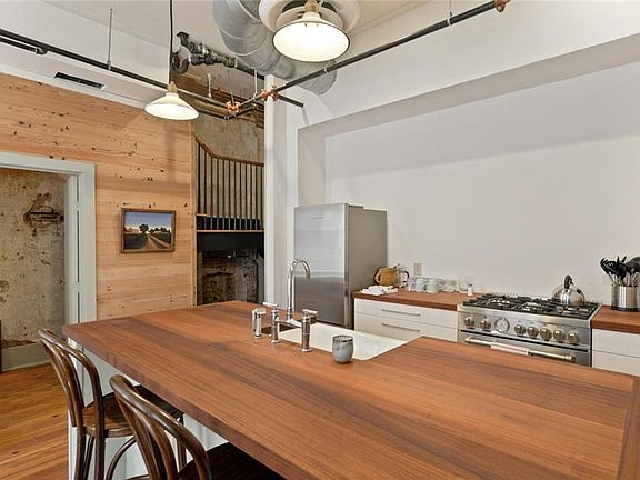 5th image of 614 Gravier St #302