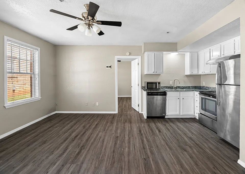 2nd image of 4212 Chestnut St #9