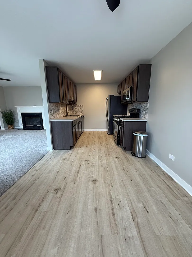 2 bed, 1200 sqft, $2,400 — Photo 4