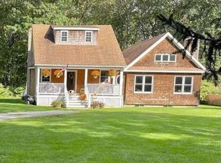 37 Crescent St, Yaphank, NY 11980