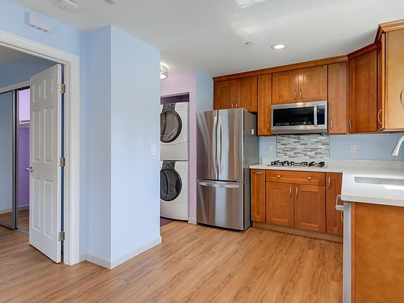 2nd image of 580 Georgia Ave #A