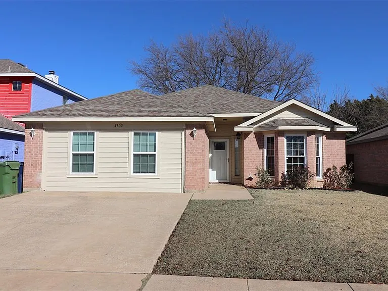 4702 Grovetree Ln — Photo 1