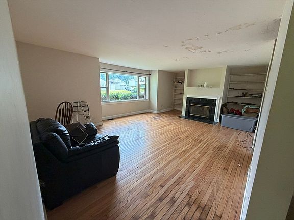 2nd image of 28 Budd Dr