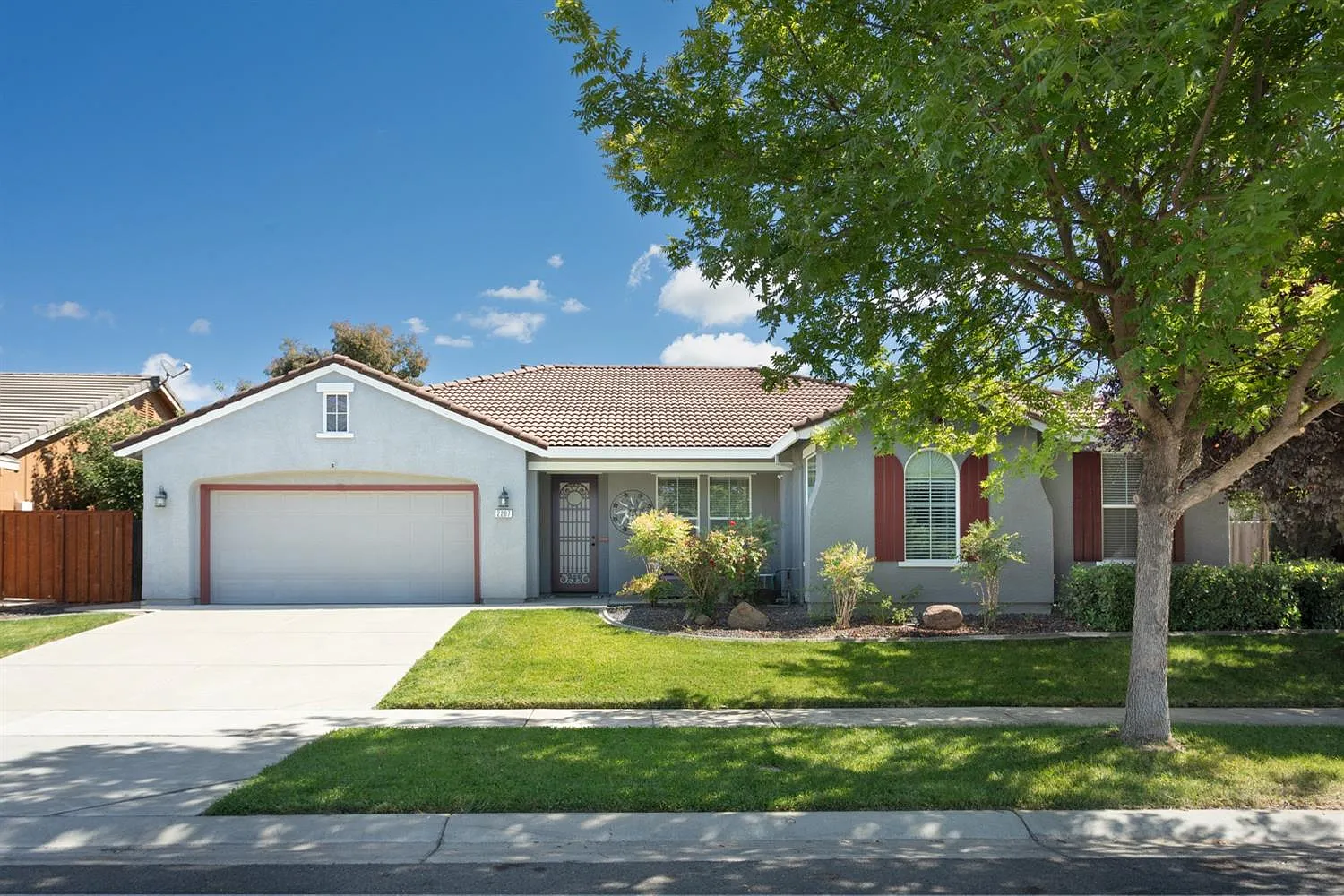 2207 Lindenmeir Dr photo 1