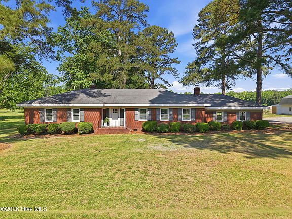 3rd image of 1416 Clarksville Drive