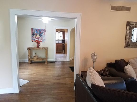 4th image of 506 W Voorhees St