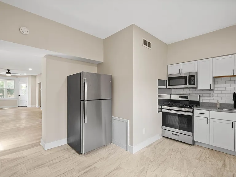 313 Kambach Street — Photo 7