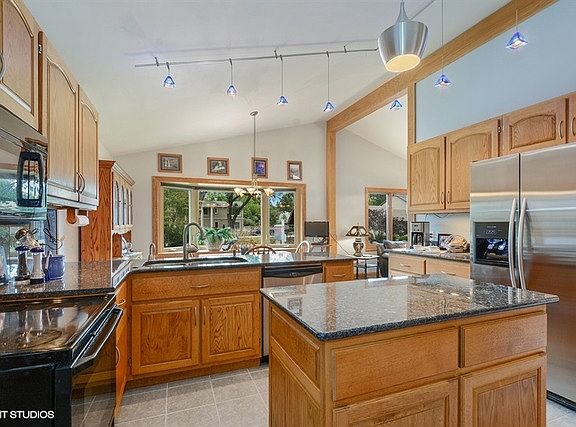 2nd image of 26878 N Oakdale Ln