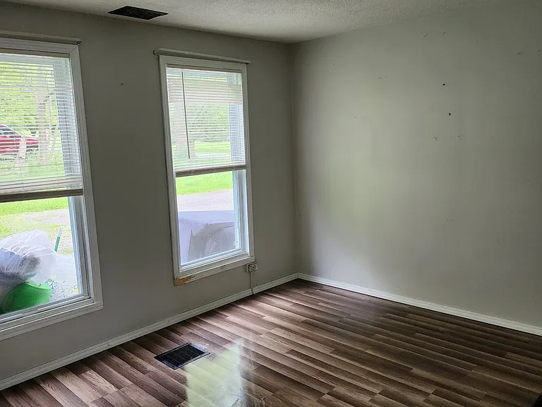 505 Sterling St — Photo 13