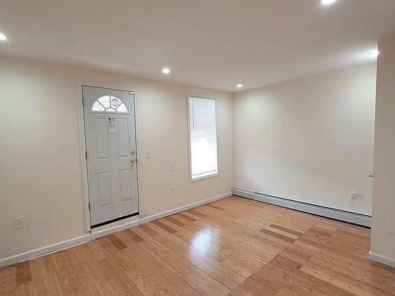 3rd image of 1269 Evergreen Ave #1