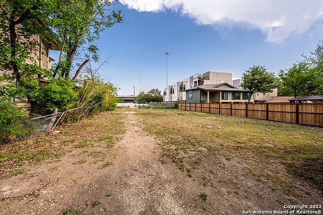 810 E Euclid Ave — Photo 29