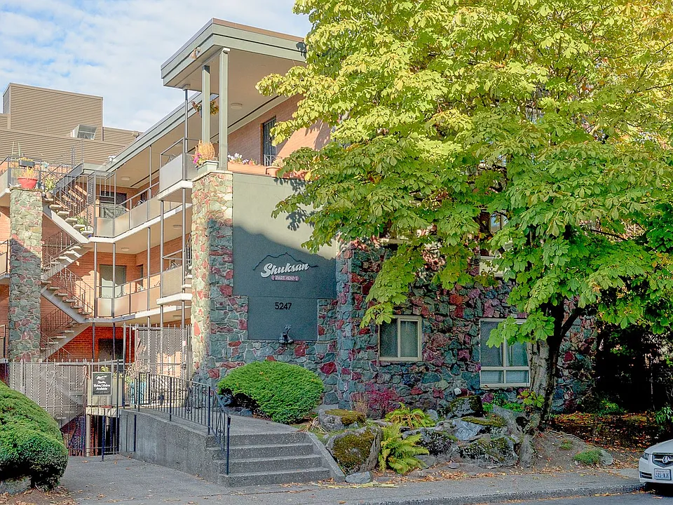 Shuksan Apartments