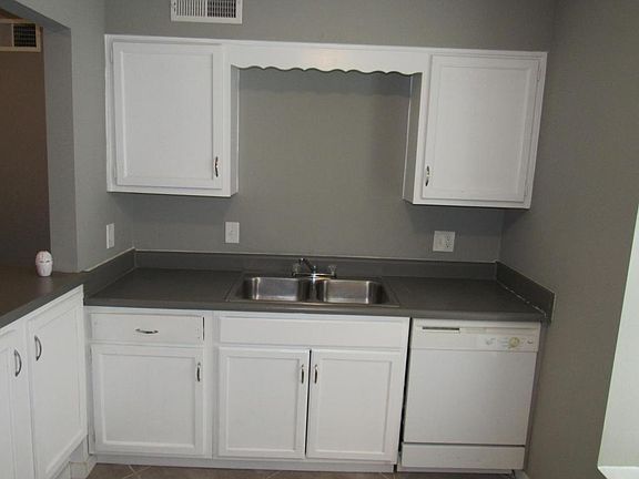 5th image of 8705 Countryshire Ln APT 4